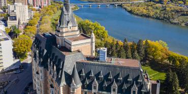 Estas son algunas ciudades que pagan por vivir allí